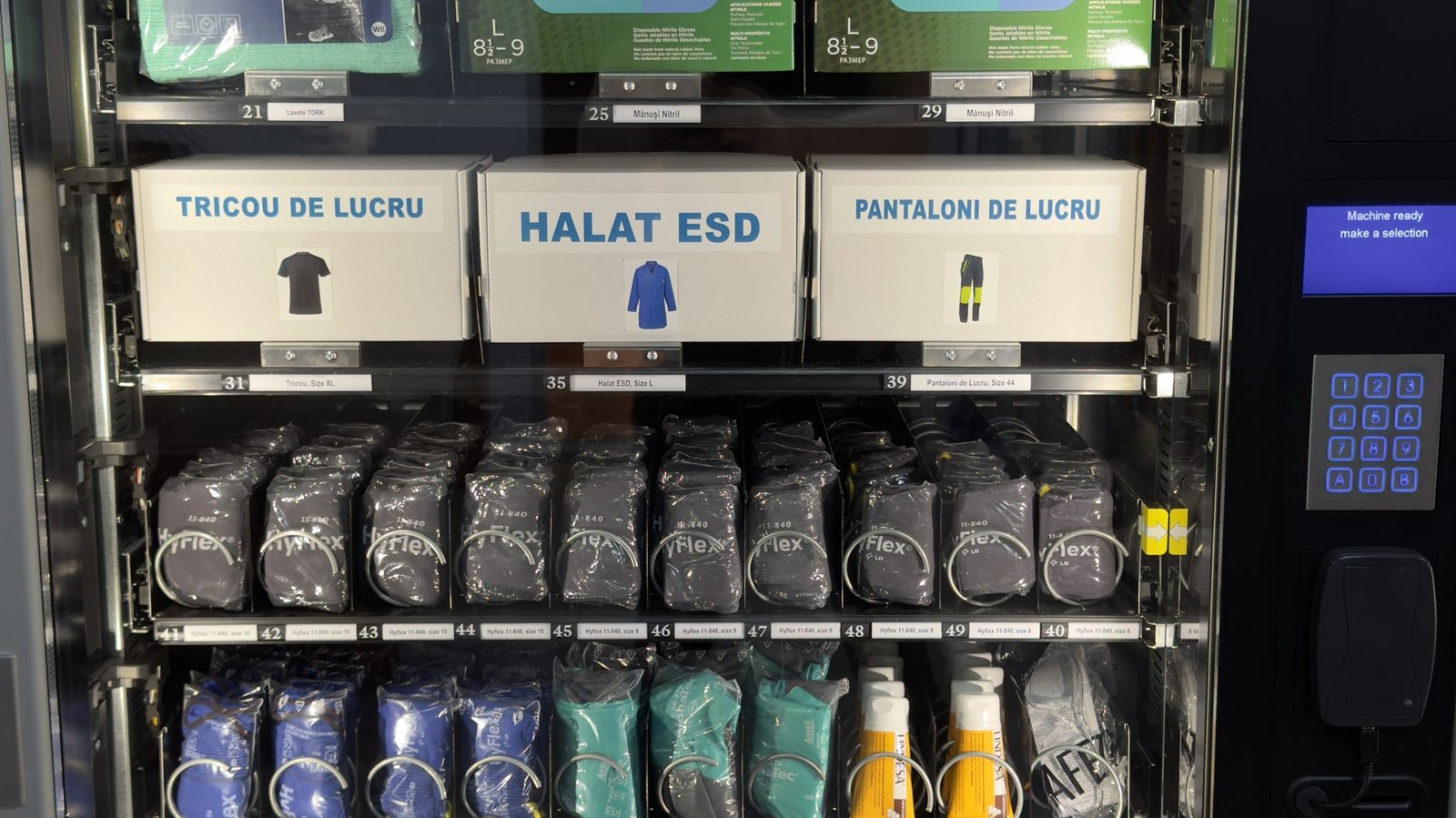 Automat OptiVEND încărcat cu echipamente de protecție